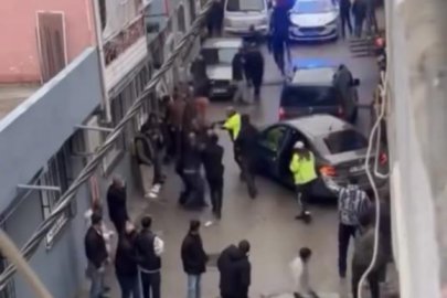 Bursa'da polisten kaçan araç durduruldu, mahalleli şüphelileri kaçırdı