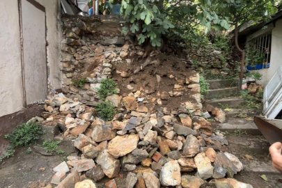 Bursa'da yağmurdan dolayı toprak kaydı, taşlar devrildi