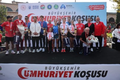 Binlerce Bursalı, Cumhuriyet için koştu