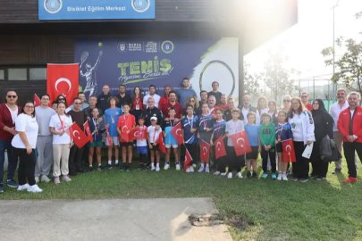 Bursa'da Cumhuriyet coşkusu tenis kortlarına taşındı