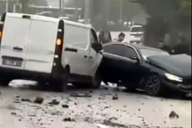 Bursa'da yağmurlu havada 5 araç birbirine girdi: 5 yaralı