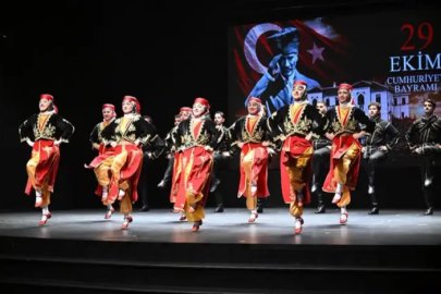 Cumhuriyet Bayramı coşkusu Tayyare Kültür Merkezi'nde yaşandı