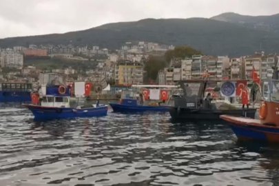 Gemlik'te tekne ve kayıklar Türk bayraklarıyla donatıldı
