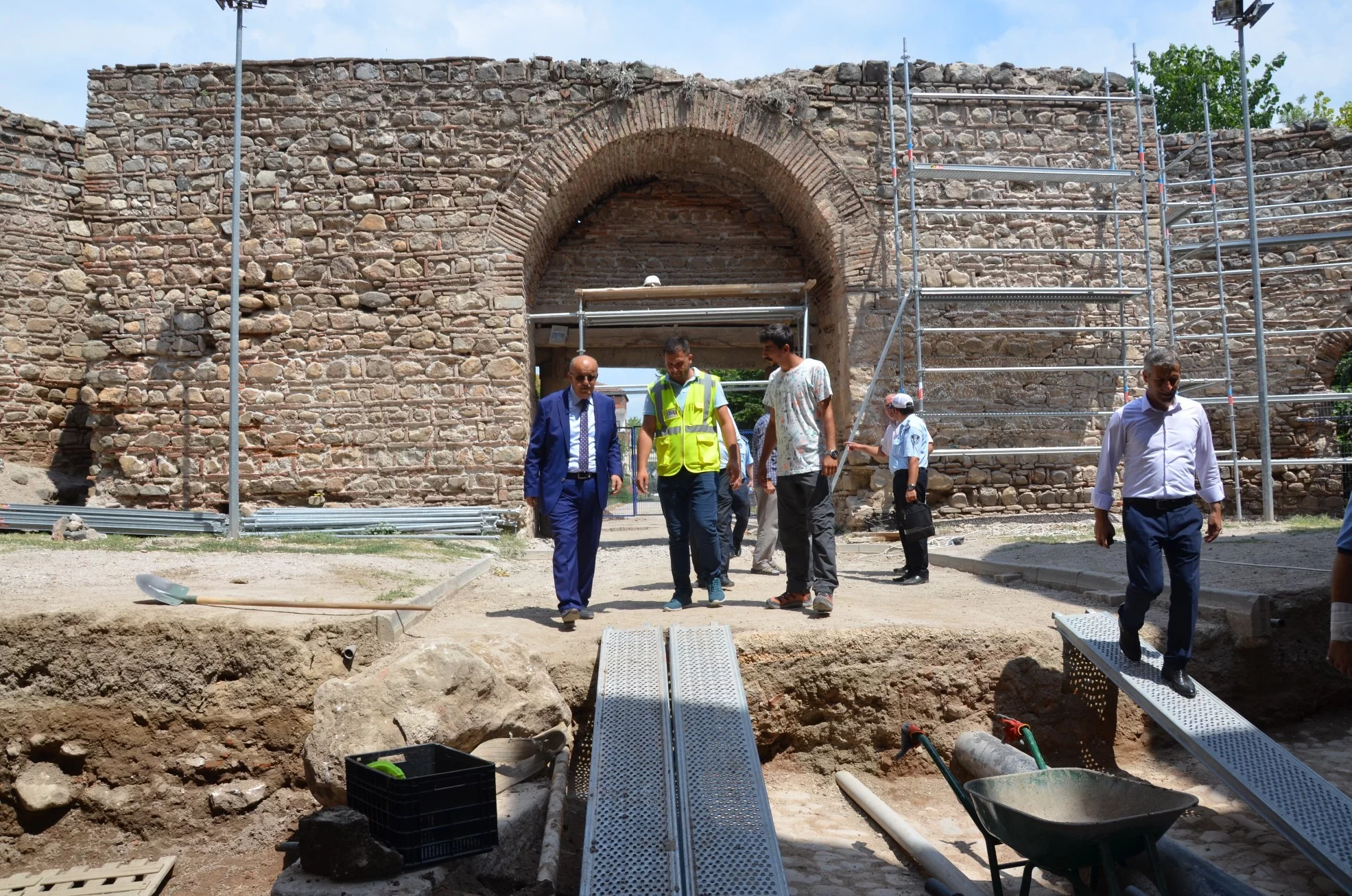 2 bin yıllık tarihi İstanbul Kapı'da şapel ve taştan yollar ortaya çıktı
