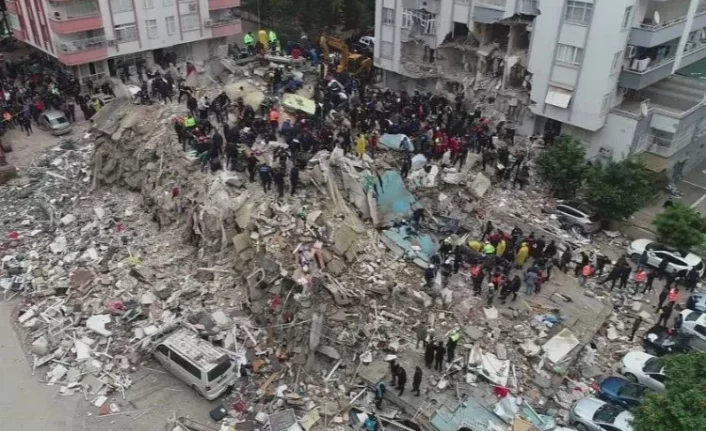 7,7'lik depremde can kaybı artıyor
