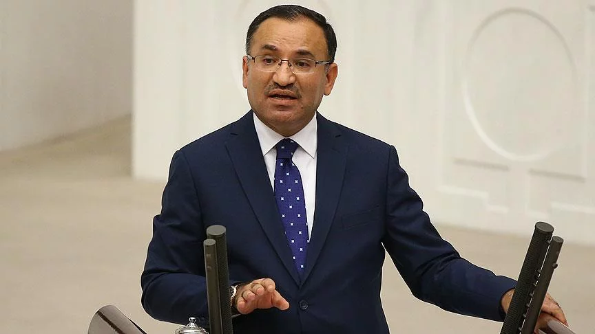 Adalet Bakanı Bekir Bozdağ'dan 'tek tip kıyafet' açıklaması