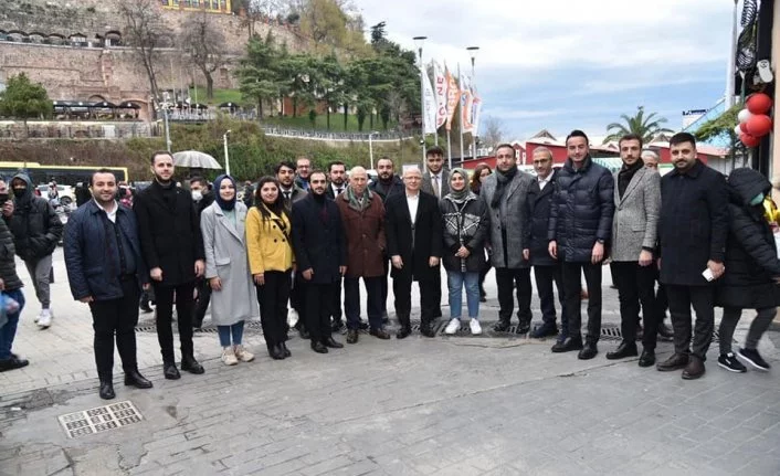AK Parti kadroları Bursa'da sıkılmadık el, çalınmadık kapı bırakmıyor
