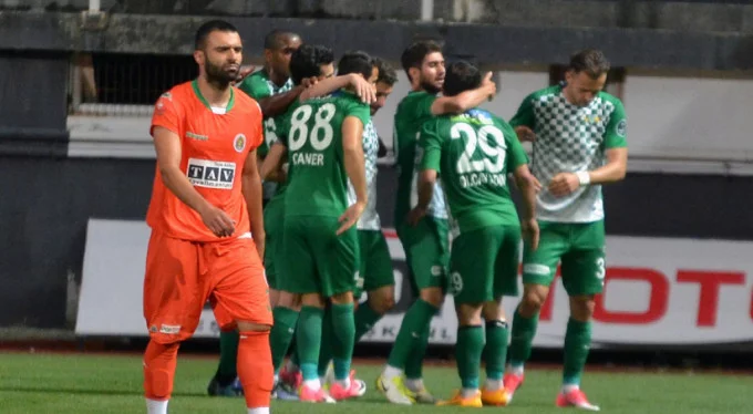 Akhisar Belediye, Alanya'yı 3 golle geçti