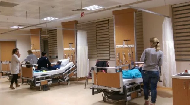 Anaokulu öğrencisi 6 çocuk zehirlenme şüphesiyle hastaneye kaldırıldı