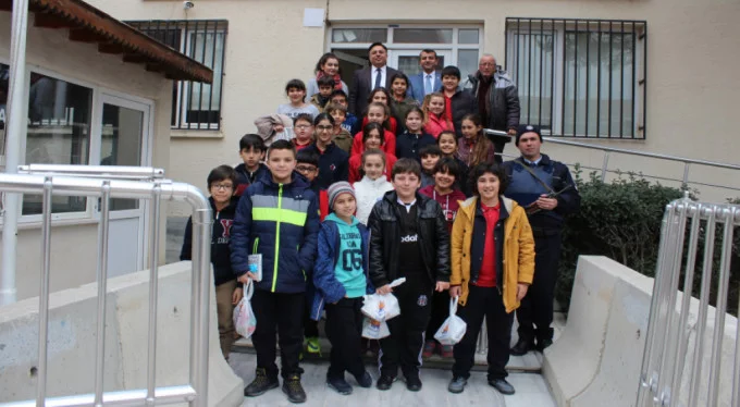 Bursa'da öğrencilerden emniyet ziyareti