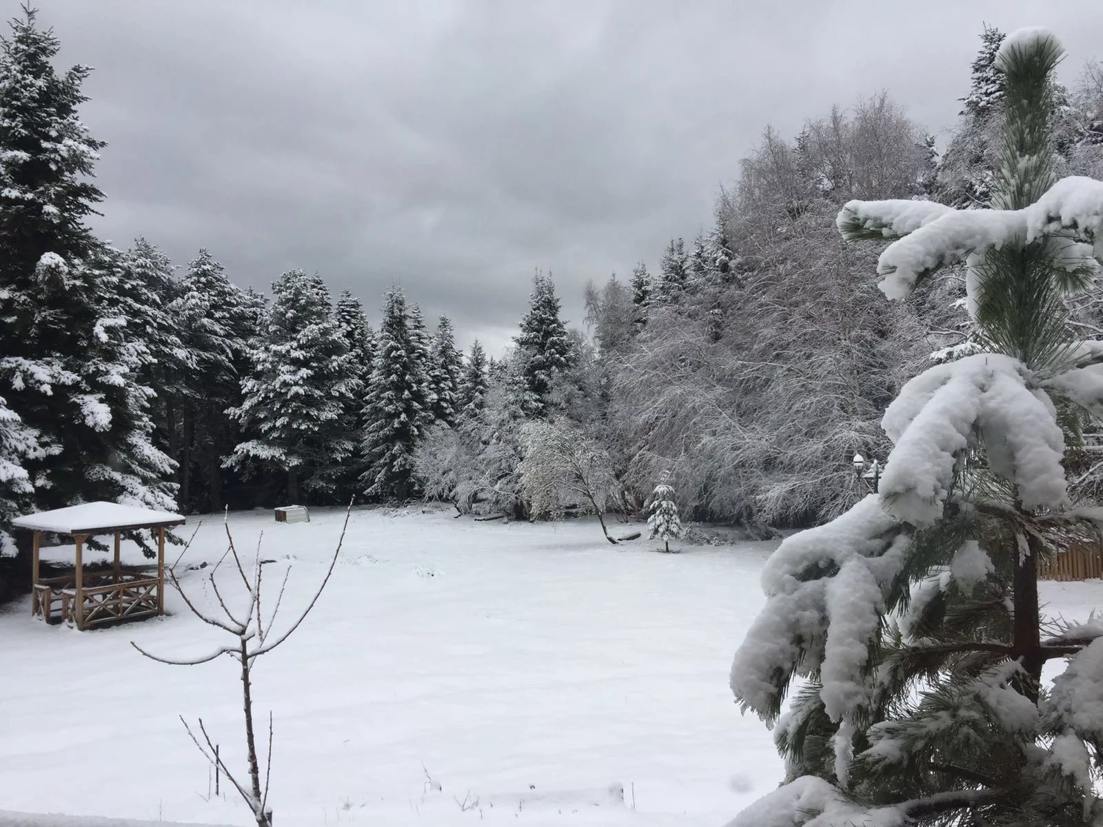 Bahar ortasında Uludağ'a kar yağdı