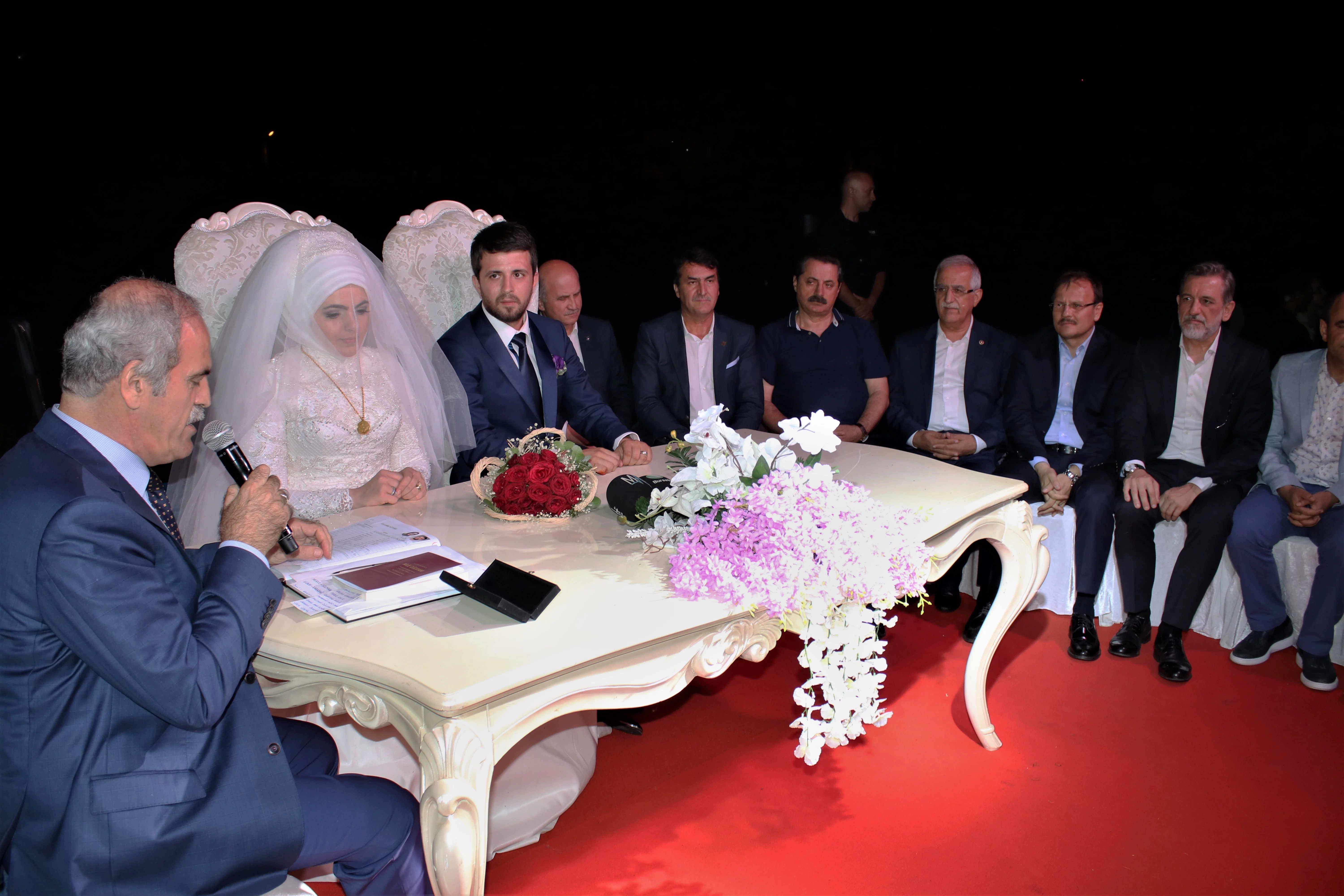 Başbakan Yardımcısı Hakan Çavuşoğlu, Bursa'da düğüne katıldı