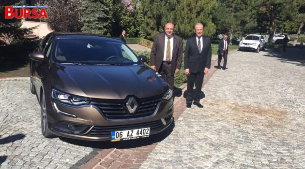 Başbakan Yardımcısı Tuğrul Türkeş   Renault Talisman tercih etti