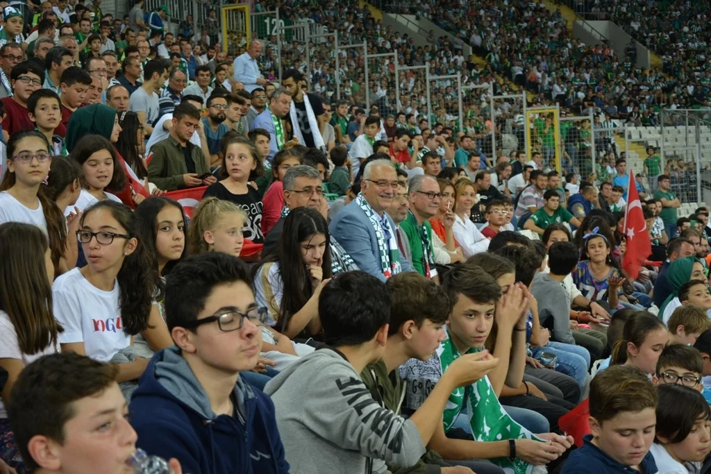 Başkan Tatlıoğlu’nun öğrencilerle maç keyfi