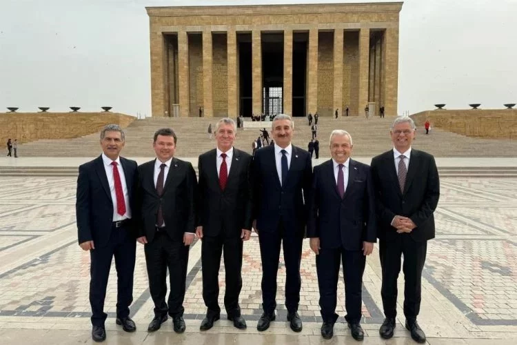 Bursa'da CHP'den seçilen başkanlar Yerel Yönetimler Çalıştayı'na katıldı