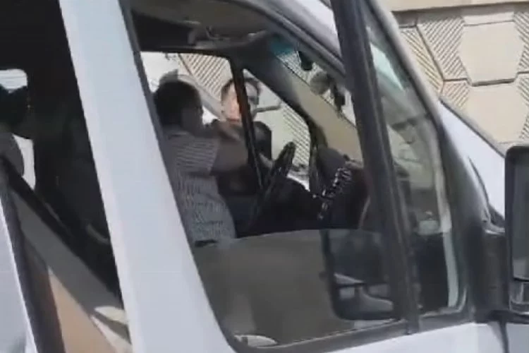 Bursa'da dolmuş şoförlerinin kavgası kamerada
