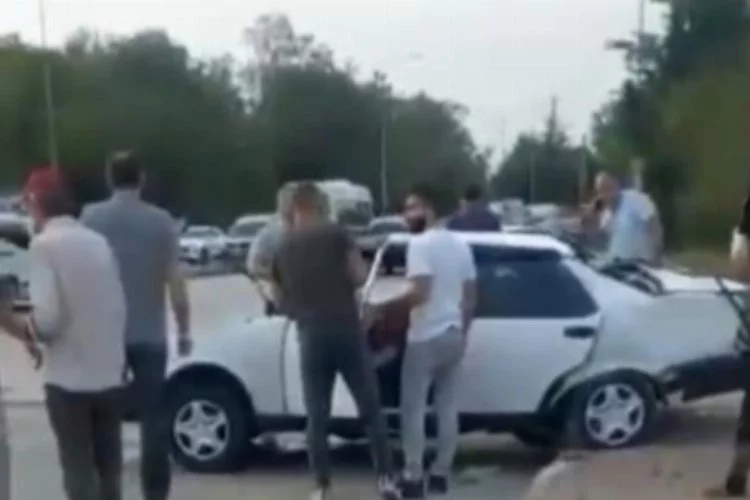 Bursa’da feci kazada otomobil hurdaya döndü: 1 ölü