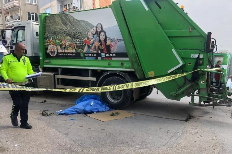 Bursa'da kamyon altında kalarak hayatını kaybeden kadın toprağa verildi
