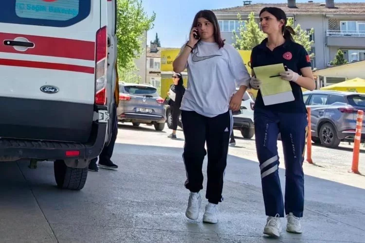 Bursa'da otomobilin çarptığı bisikletli kız yaralandı