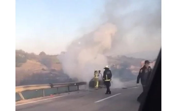 Bursa'da seyir halindeki otomobil alev alev yandı