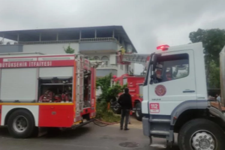 Bursa'da yangın paniği: 2 kişi dumandan etkilendi
