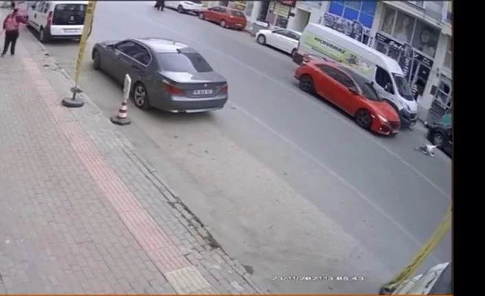 Bursa'da yola fırlayan çocuk otomobilin altında böyle kaldı