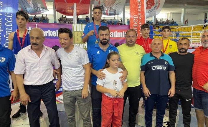Bursa Büyükşehir Belediyesporlu boksörlerden iki Türkiye şampiyonluğu, bir ikincilik ve bir üçüncülük