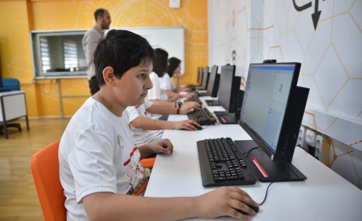 Bursa Büyükşehir'den eğitime teknoloji desteği