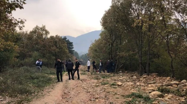 Bursa'da ağaca asılı erkek cesedi bulundu