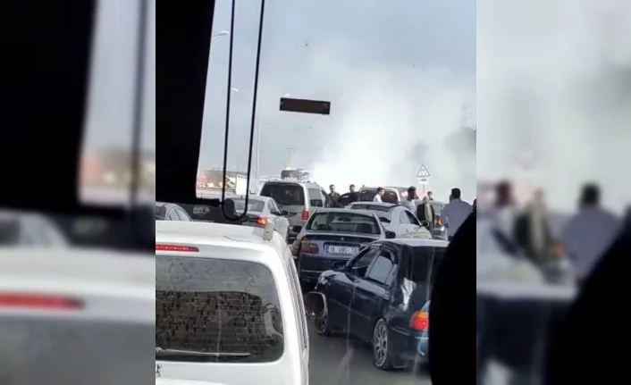 Bursa'da araç yandı, Mudanya yolu kilitlendi