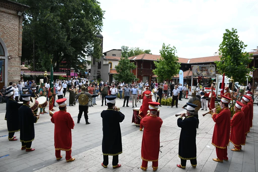 Bursa'da Ayasofya'nın ibadete açılması mehteran ile kutlandı