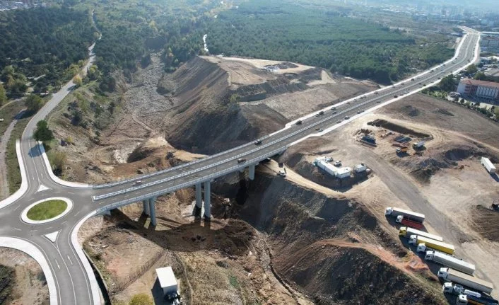 Bursa'da Balıklıdere Köprüsü inşaatı hızla sürüyor