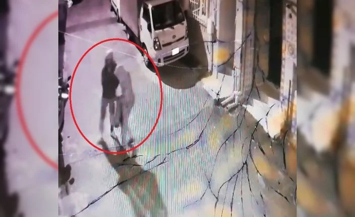 Bursa'da balkondan hırsızın kafasına tabak yağdırdı