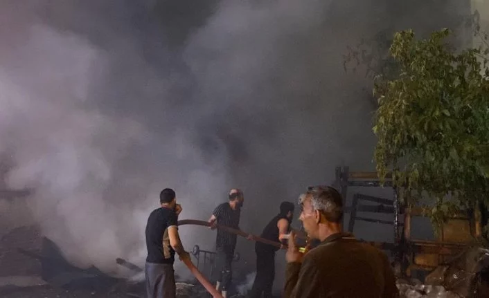 Bursa'da baraka yangını mahalleliyi sokağa döktü