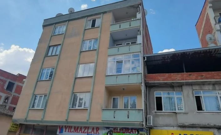 Bursa'da beşinci kattan düşen 9 aylık bebek ağır yaralandı