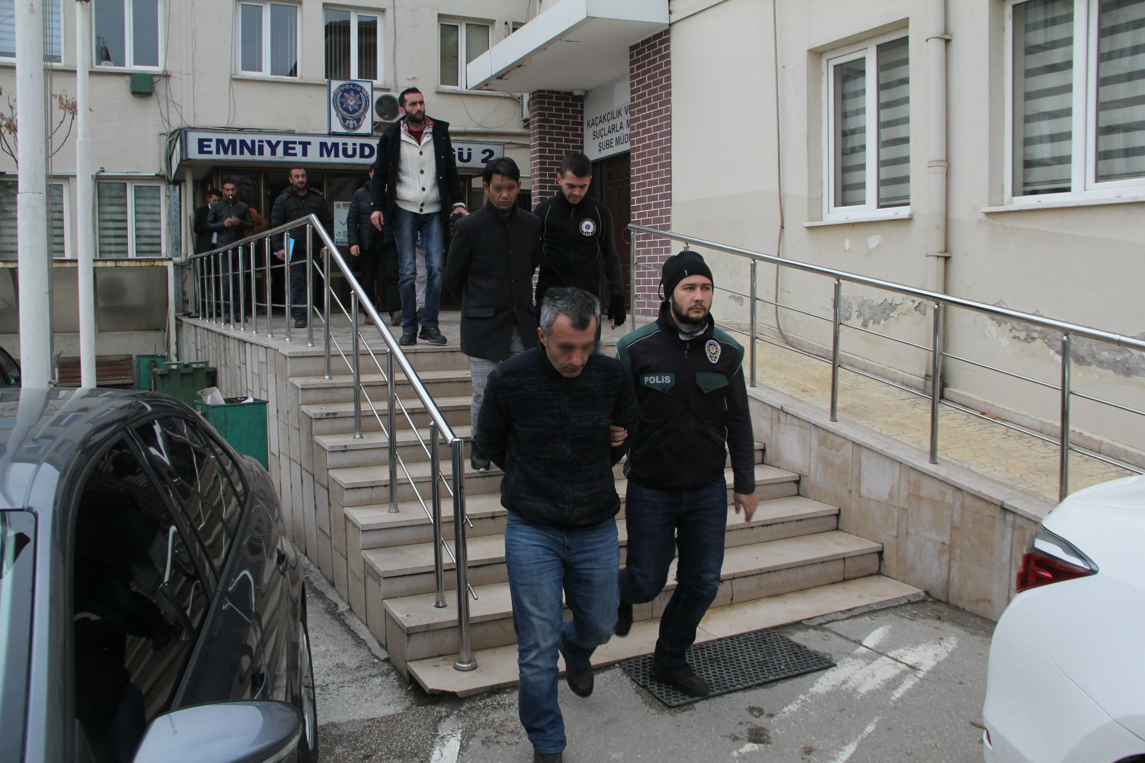 Bursa'da bin 500 kişiyi zehirleyecek uyuşturucu tacirleri işte böyle yakalandı