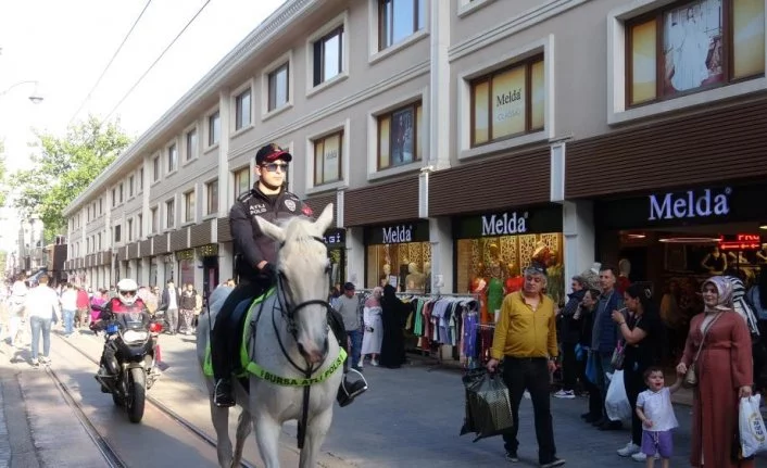 Bursa'da bu caddelerin güvenliği atlı polislere emanet