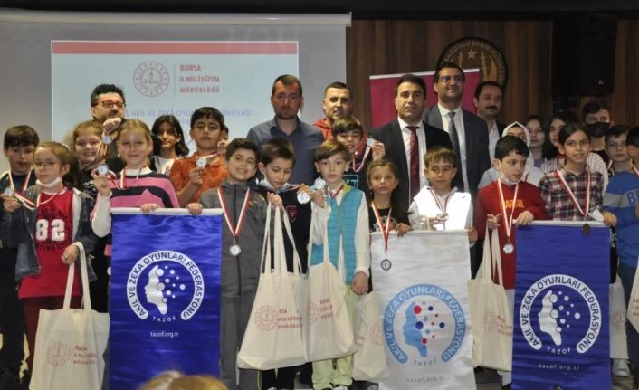 Bursa'da dereceye giren öğrenciler ödül aldı