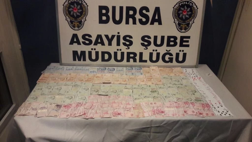 Bursa'da dernek lokaline kumar operasyonu