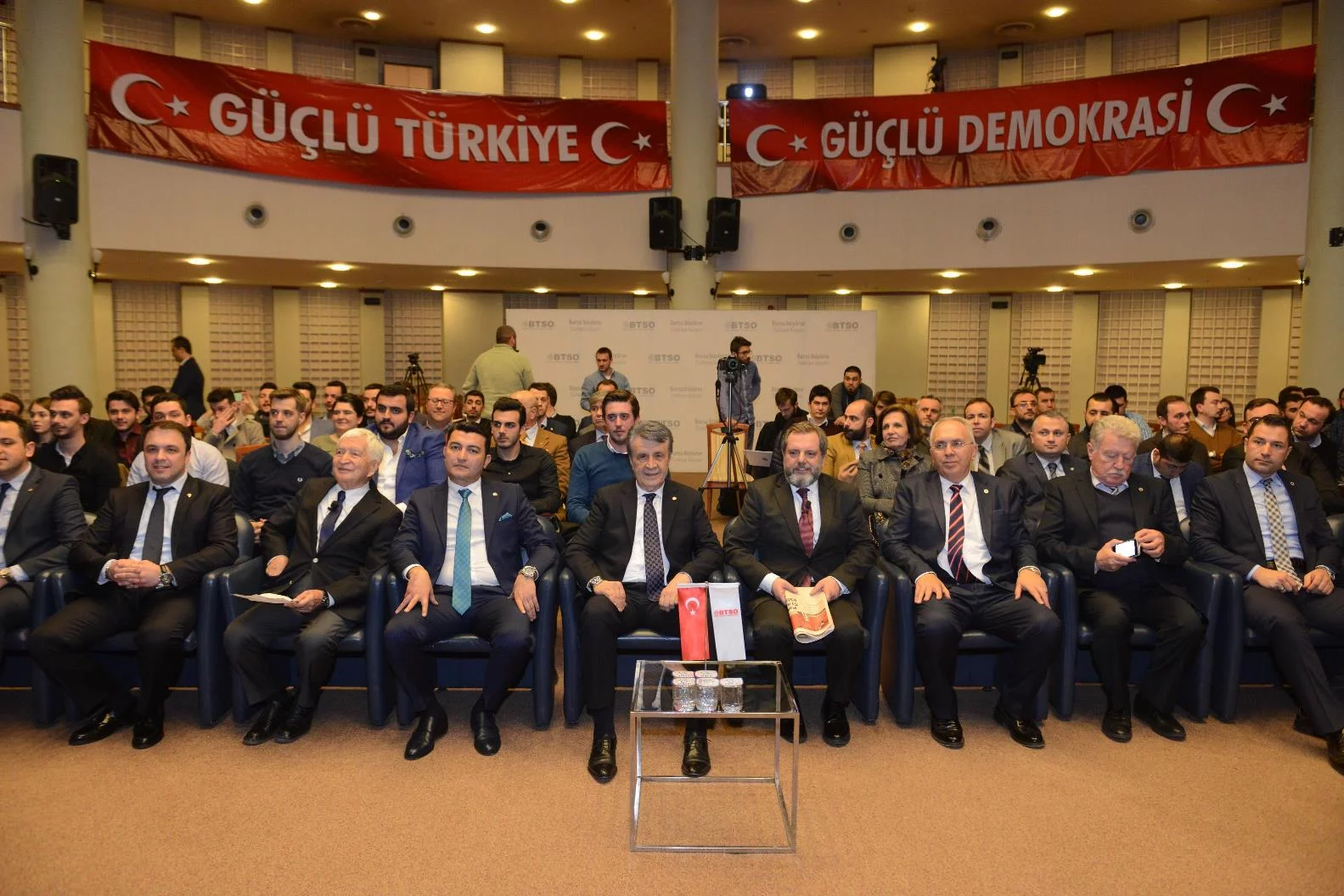 Bursa'da ekonomi duayenlerinden genç girişimcilere tüyolar