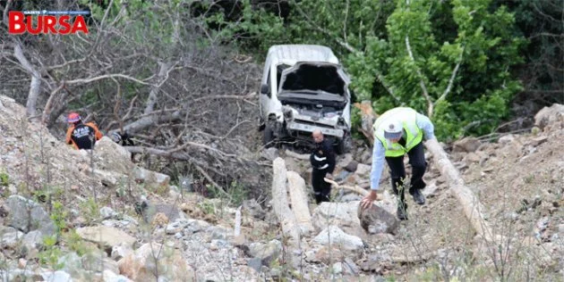 Bursa'da feci kaza:Otomobil uçurumdan uçtu