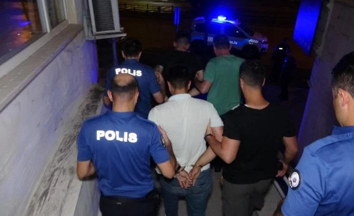 Bursa'da hırsızlar saklandıkları çatıda kıskıvrak yakalandılar
