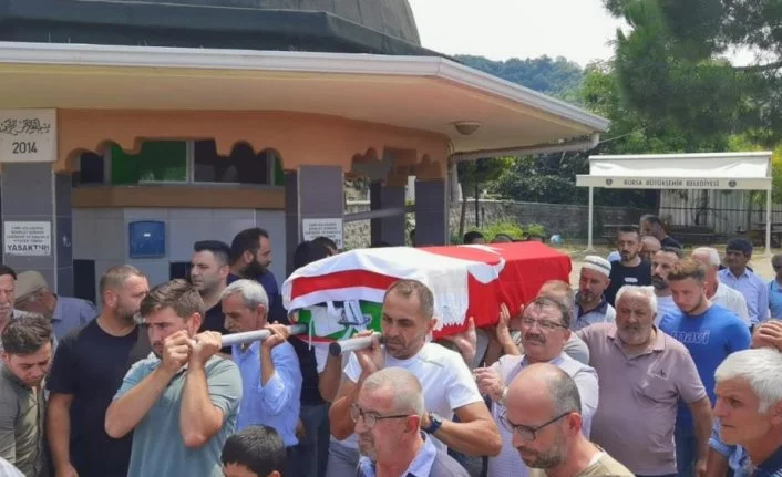 Bursa'da kazada ölen 3 kişi gözyaşlarıyla defnedildi