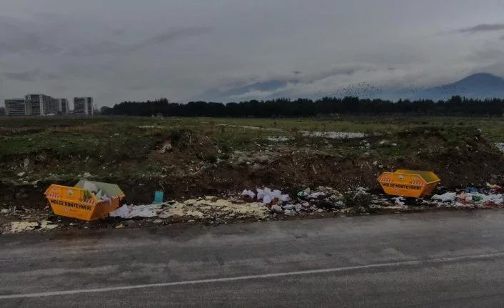 Bursa'da konteyner konuldu ama vatandaş yine de çevreyi katlediyor