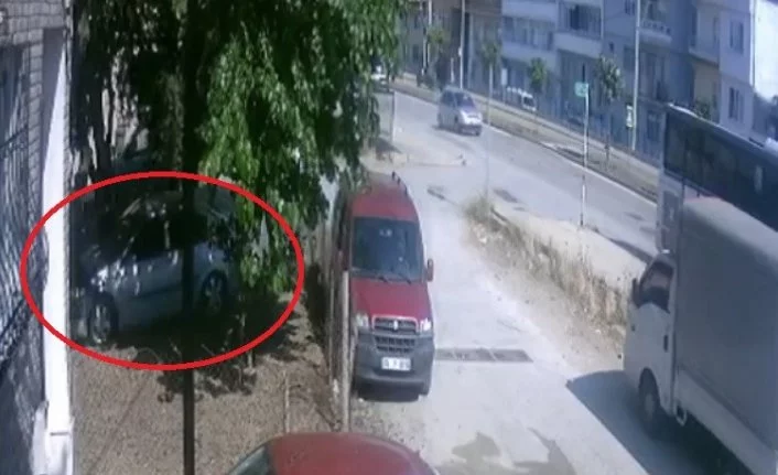 Bursa'da kontrolden çıkan otomobil bahçeye uçtu