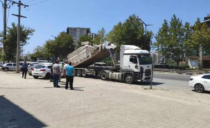 Bursa'da köprüye çarptı! Felaketin eşiğinden dönüldü