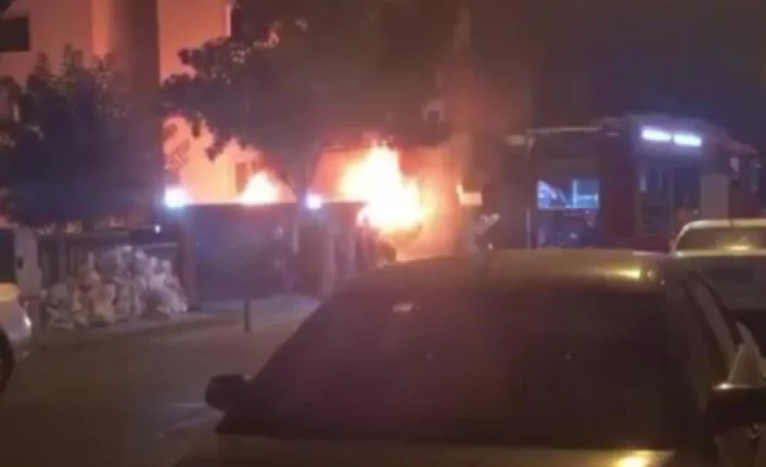 Bursa'da minibüs alev alev yandı
