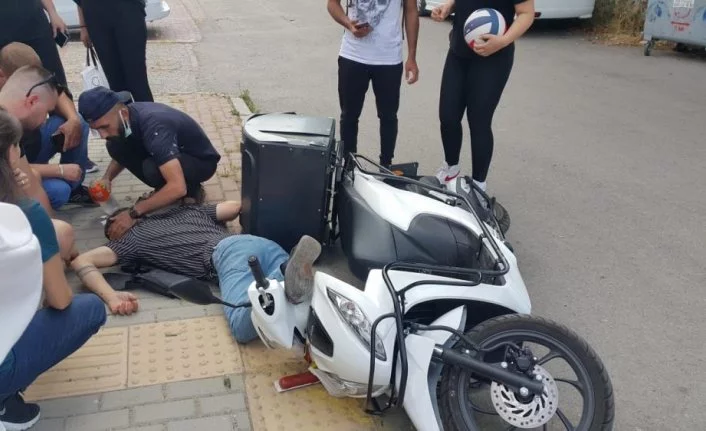 Bursa'da motorlu kurye ile otomobil çarpıştı
