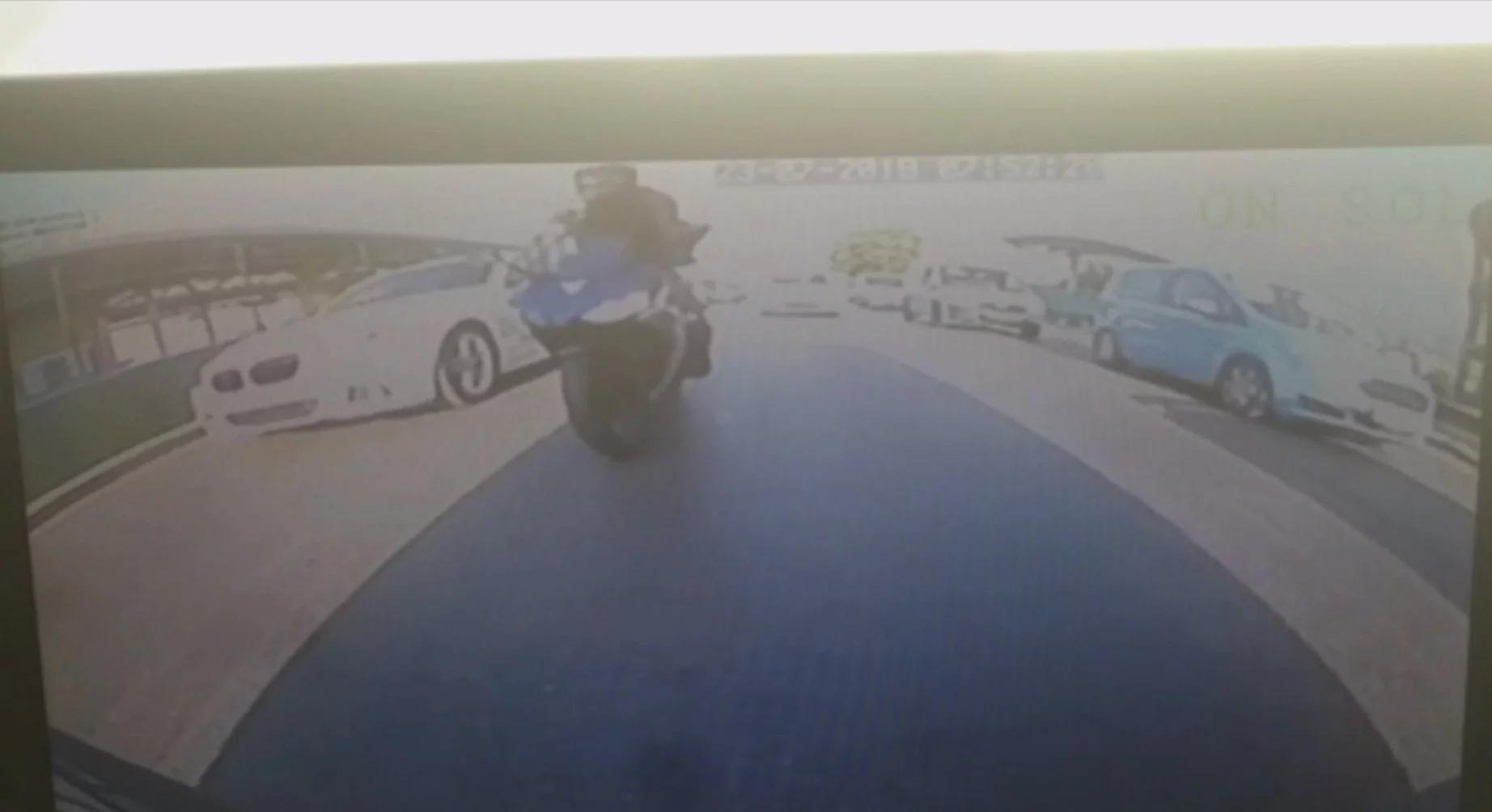 Bursa'da motosiklet kazası kameralara yansıdı, sürücü kılpayı ölümden döndü