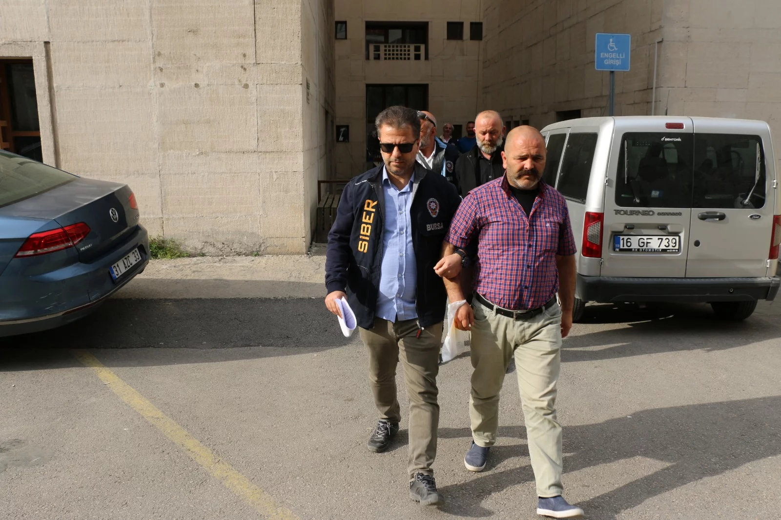Bursa'da müstehcen görüntülerle şantaja 3 tutuklama